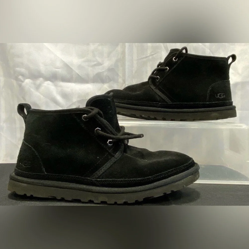 🖤 UGG Neumel Chukka Boots Men’s Size 10 – Black Sheepskin Suede 🖤